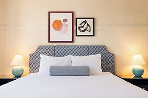 Hotel Triton