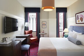 Hotel Triton