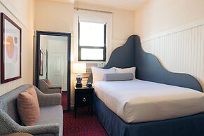 Hotel Triton