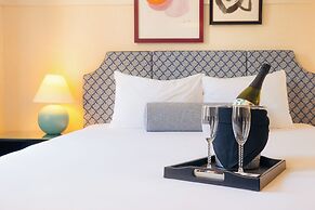Hotel Triton