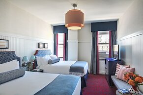 Hotel Triton