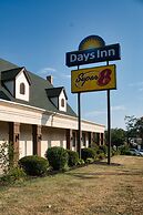 Days Inn by Wyndham WestEnd Alexandria,VA Washington DC Area