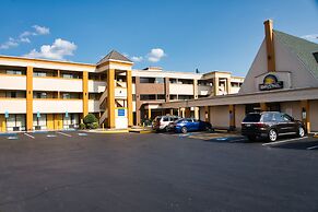 Days Inn by Wyndham WestEnd Alexandria,VA Washington DC Area