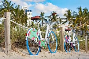 The Gabriel Miami South Beach, Curio Collection by Hilton