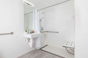 The Gabriel Miami South Beach, Curio Collection by Hilton