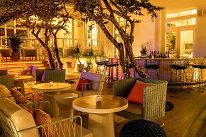 The Gabriel Miami South Beach, Curio Collection by Hilton