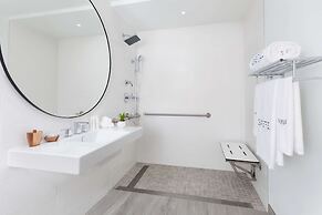 The Gabriel Miami South Beach, Curio Collection by Hilton