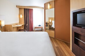 ibis Nantes Centre Tour Bretagne