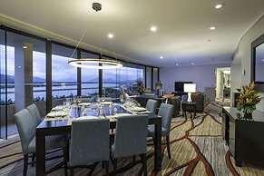 Hilton Cairns