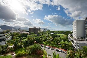 Hilton Cairns