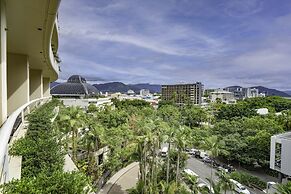 Hilton Cairns