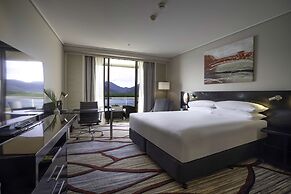 Hilton Cairns