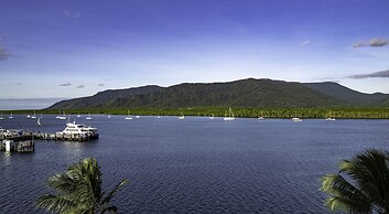 Hilton Cairns