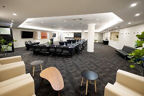 Hilton Cairns