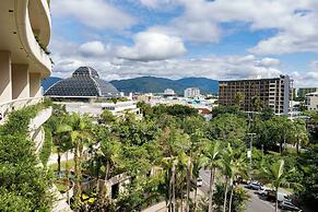 Hilton Cairns