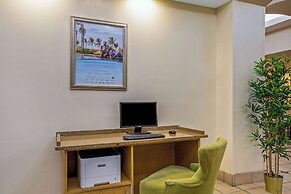 La Quinta Inn & Suites by Wyndham New Haven