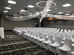 Holiday Inn & Suites St. Cloud by IHG