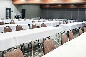 Holiday Inn & Suites St. Cloud by IHG