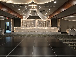Holiday Inn & Suites St. Cloud by IHG