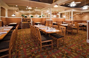 Holiday Inn & Suites St. Cloud by IHG
