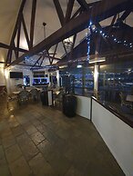 Colonial Palms Motor Inn