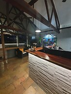 Colonial Palms Motor Inn