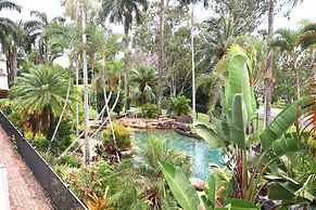 Colonial Palms Motor Inn