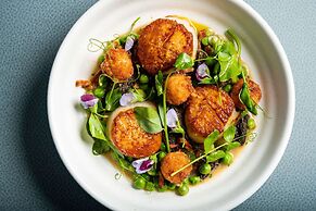 Hotel La Jolla, Curio Collection by Hilton