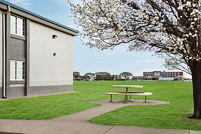 Baymont by Wyndham Blackwell I-35