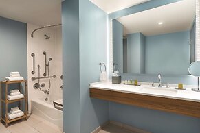 DoubleTree by Hilton Tampa Rocky Point Waterfront