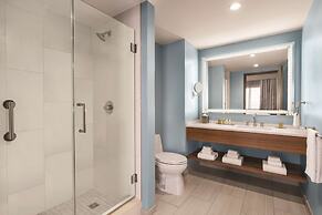 DoubleTree by Hilton Tampa Rocky Point Waterfront