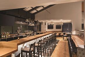 DoubleTree by Hilton Tampa Rocky Point Waterfront