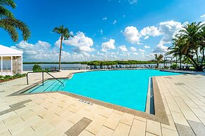 DoubleTree by Hilton Tampa Rocky Point Waterfront