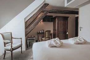 Henry II Hotel