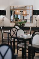 Henry II Hotel