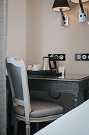 Henry II Hotel