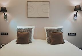 Henry II Hotel