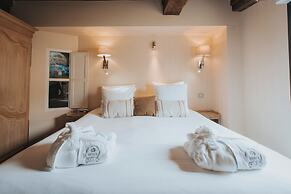 Henry II Hotel