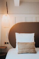 Henry II Hotel