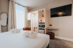Henry II Hotel
