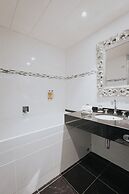 Henry II Hotel