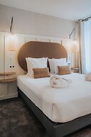 Henry II Hotel
