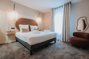 Henry II Hotel