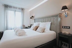 Henry II Hotel
