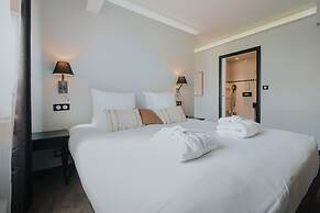 Henry II Hotel