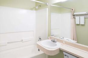 Days Inn by Wyndham Henrietta/Rochester Area