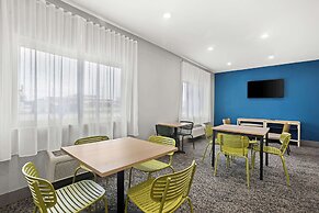 Spark by Hilton Moline Quad Cities