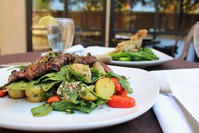 DoubleTree by Hilton Hotel Modesto