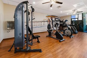 Clarion Pointe Galveston - Beachfront