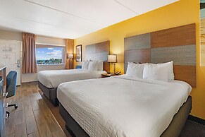 Clarion Pointe Galveston - Beachfront